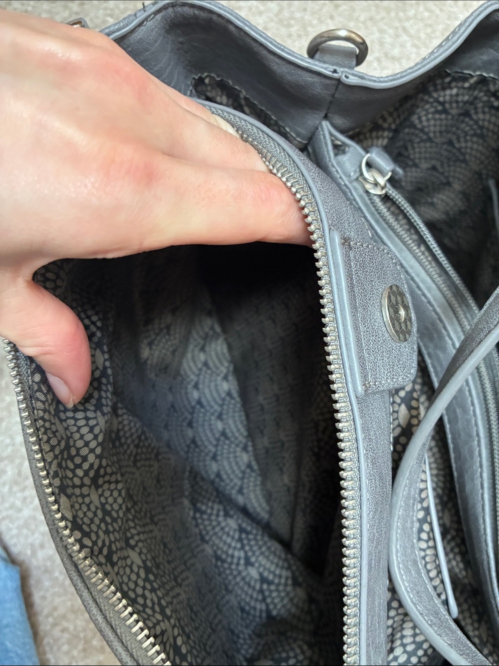 Classic Gray Leather Tote Bag - Versatile Everyday Handbag - Picture 6 of 8